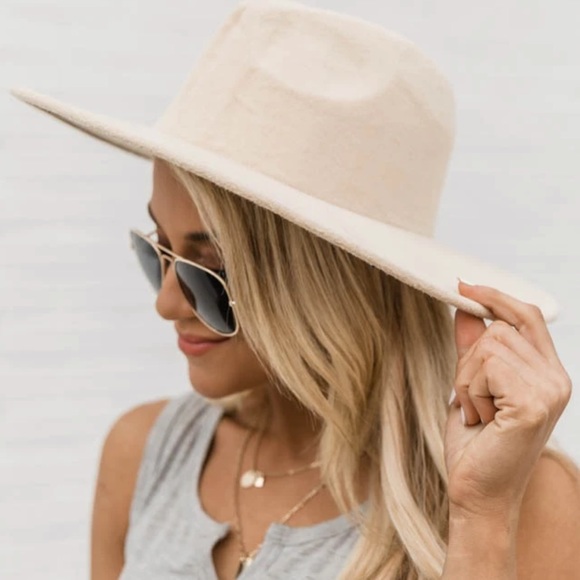 SOLD🍁NWT Ivory Wide Brim Fedora Hat🍂 - Picture 2 of 9